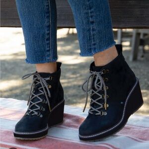 TOMS Women’s Water Resistant Winter Rubber Sole Lace Up Wedge Boots Size 11 New